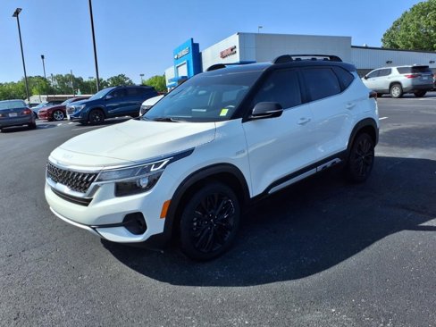 Used 2023 Kia Seltos Nightfall Edition image 3