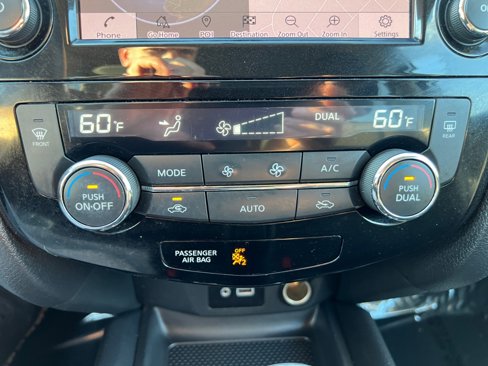 Used 2018 Nissan Rogue SV w/ Premium Package image 21