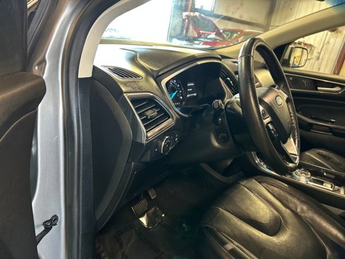 Used 2020 Ford Edge Titanium image 13
