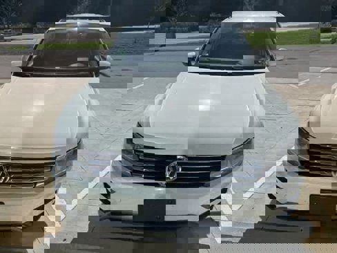 Used 2018 Volkswagen Tiguan S image 2