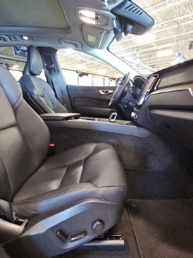 Used 2022 Volvo XC60 B5 Momentum image 38