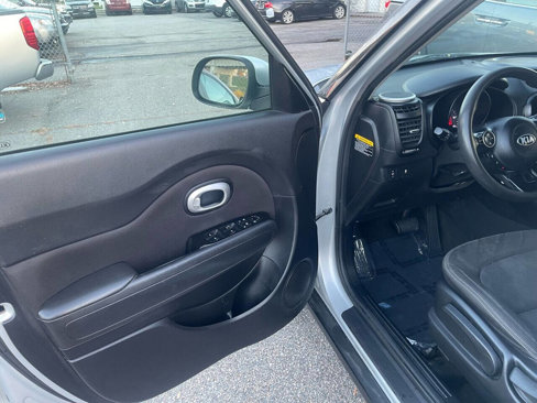 Used 2016 Kia Soul image 11