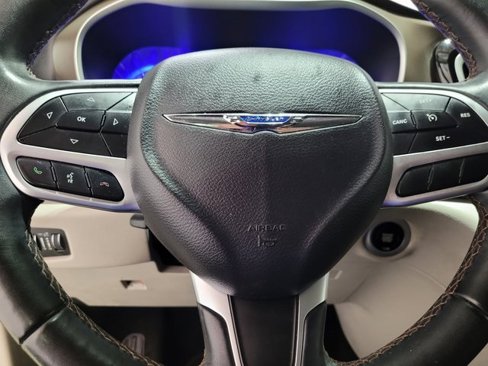 Used 2018 Chrysler Pacifica Touring-L w/ Premium Audio Group image 30
