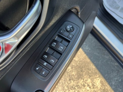 Used 2020 Jeep Cherokee Latitude Lux w/ Comfort/Convenience Group image 12