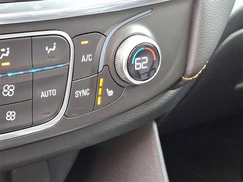 Used 2021 Chevrolet Traverse LT w/ LT Premium Package image 19