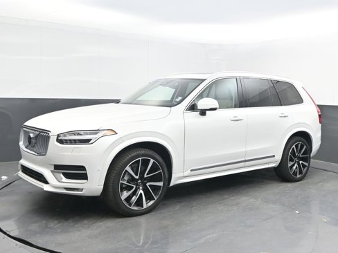 Certified 2024 Volvo XC90 B6 Plus image 3
