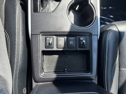 Used 2016 Toyota Camry LE image 29