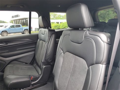 New 2025 Jeep Grand Cherokee L Altitude image 10