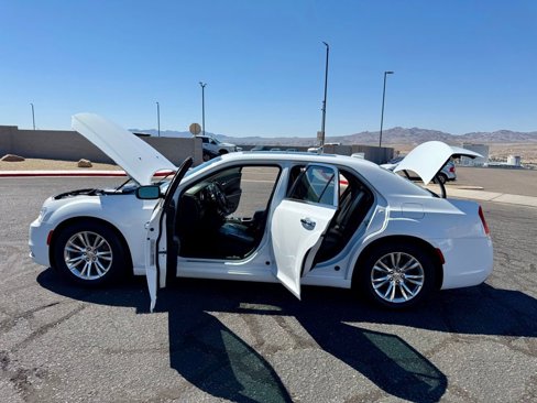 Used 2017 Chrysler 300 C image 35