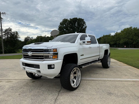 Used 2019 Chevrolet Silverado 2500 High Country w/ Duramax Plus Package image 3