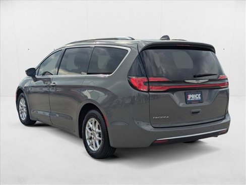 Used 2021 Chrysler Pacifica Touring-L image 7