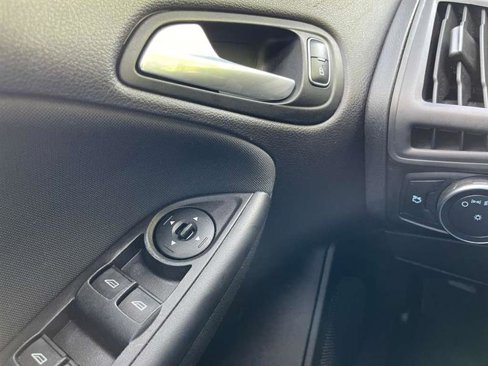 Used 2015 Ford Focus SE image 18
