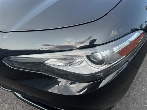 Used 2017 Alfa Romeo Giulia w/ Sport Appearance Package image 17