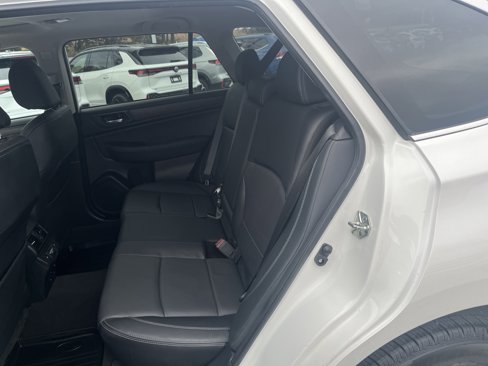 Used 2018 Subaru Outback 3.6R Limited image 17