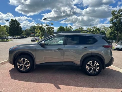 Used 2021 Nissan Rogue SV image 2