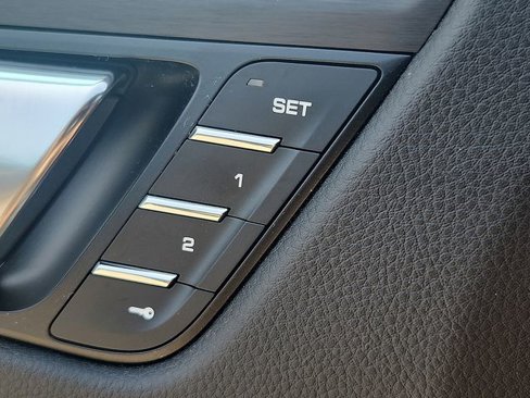 Used 2018 Porsche Macan GTS image 26