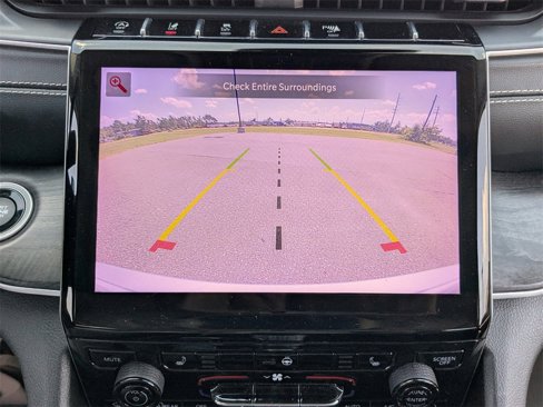 Used 2023 Jeep Grand Cherokee Limited image 21