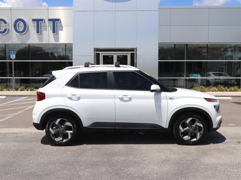 Used 2024 Hyundai Venue SEL image 13