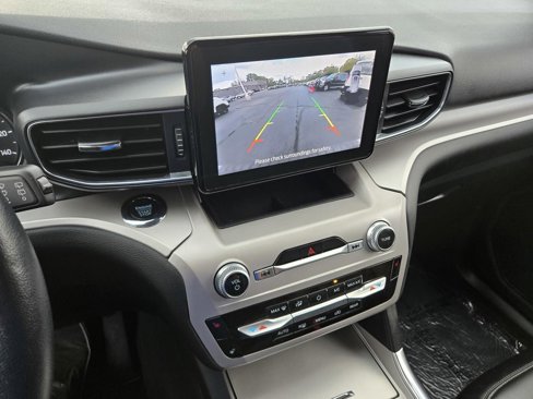 Used 2023 Ford Explorer XLT w/ Equipment Group 202A image 9