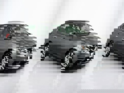 Used 2019 Nissan Sentra SV image 2