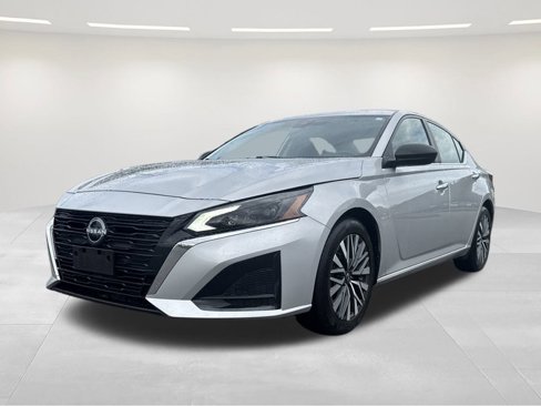Used 2024 Nissan Altima 2.5 SV image 1