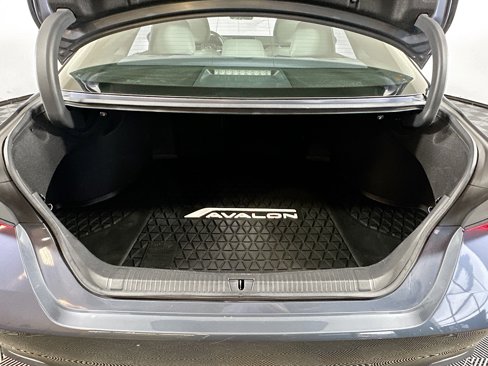 Used 2019 Toyota Avalon Limited image 26