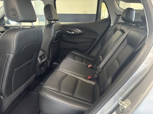 Used 2023 GMC Terrain SLT image 14