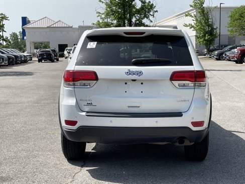 Used 2020 Jeep Grand Cherokee Laredo image 6