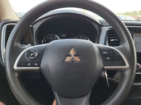 Used 2020 Mitsubishi Outlander SE image 27
