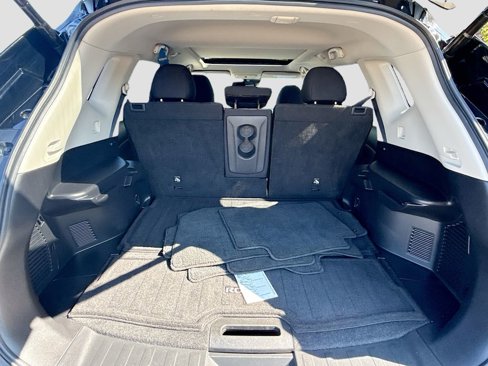 Used 2020 Nissan Rogue SV w/ Sun & Sound Touring Package image 27