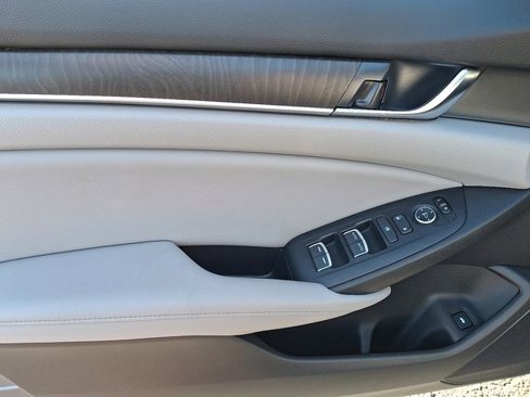 Used 2018 Honda Accord EX image 13