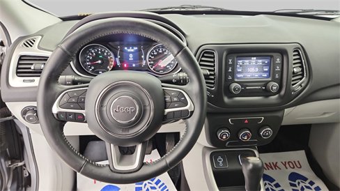 Used 2018 Jeep Compass Latitude image 12