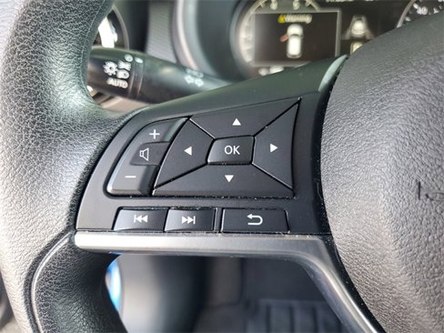 Used 2023 Nissan Kicks SV image 17
