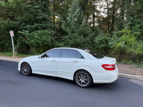 Used 2012 Mercedes-Benz E 550 4MATIC Sedan image 3