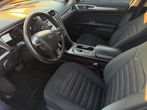 Used 2018 Ford Fusion SE w/ Fusion SE Technology Package image 10