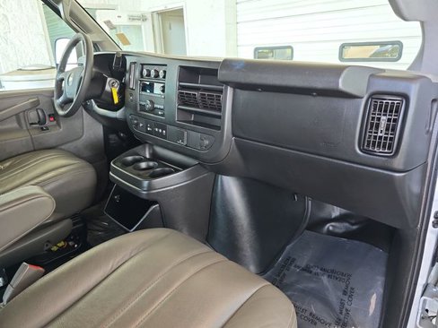 Used 2017 Chevrolet Express 2500 image 24