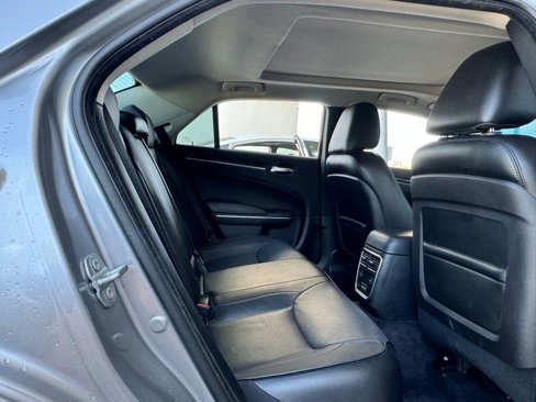 Used 2018 Chrysler 300 Limited w/ Safetytec Plus Group image 27