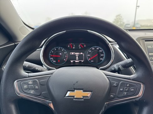 Used 2017 Chevrolet Malibu LT image 8
