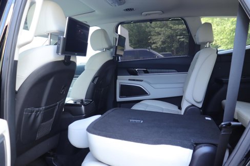 Used 2023 Kia Telluride EX w/ EX Captain's Chair Package image 15