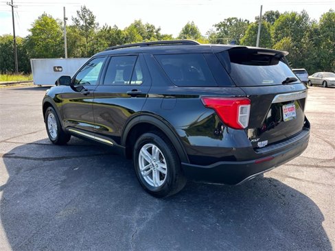 Certified 2022 Ford Explorer XLT w/ Equipment Group 202A image 5