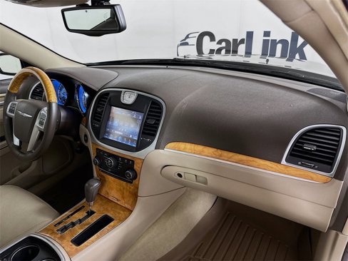 Used 2013 Chrysler 300 C image 28