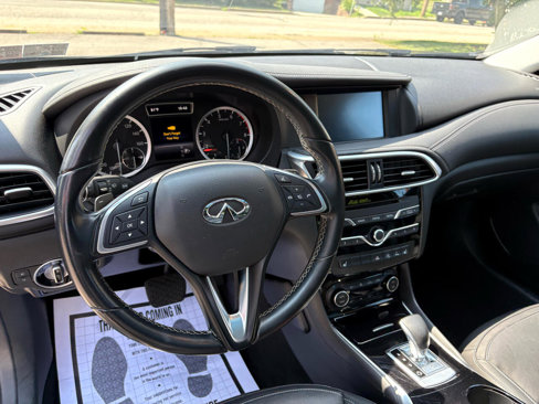 Used 2018 INFINITI QX30 Premium image 23