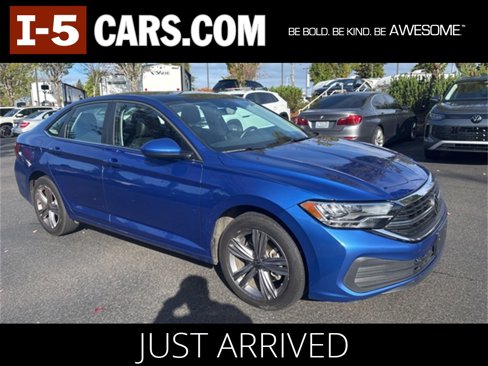 Used 2024 Volkswagen Jetta SE image 1