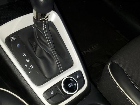 Used 2022 Hyundai Venue Limited image 24