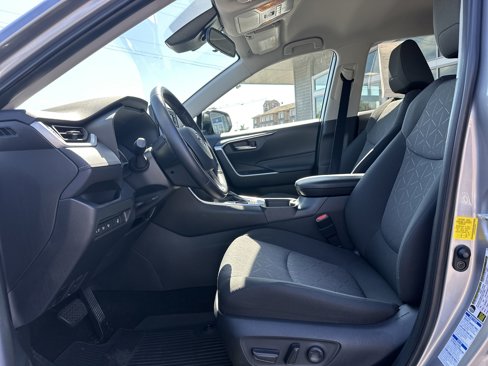 Used 2020 Toyota RAV4 XLE image 10