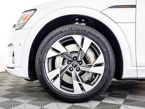 Used 2023 Audi e-tron Premium w/ Convenience Plus Package image 6