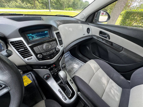 Used 2013 Chevrolet Cruze LS image 34