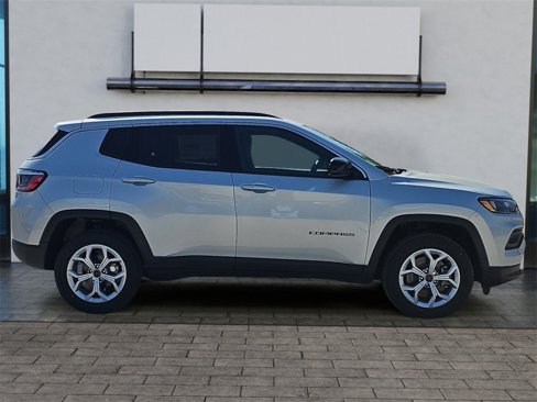 New 2025 Jeep Compass Latitude image 6