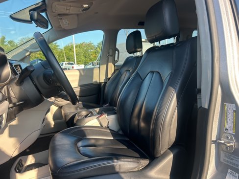 Certified 2017 Chrysler Pacifica Touring-L w/ Tire & Wheel Group image 12