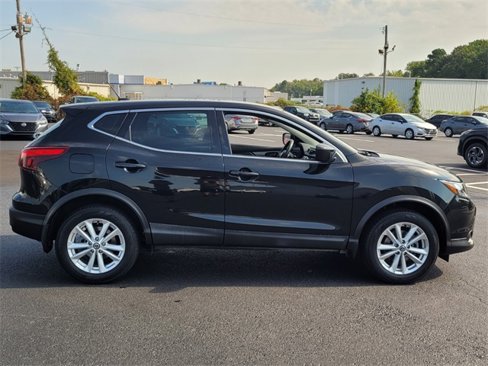 Used 2019 Nissan Rogue Sport S w/ Appearance Package image 2
